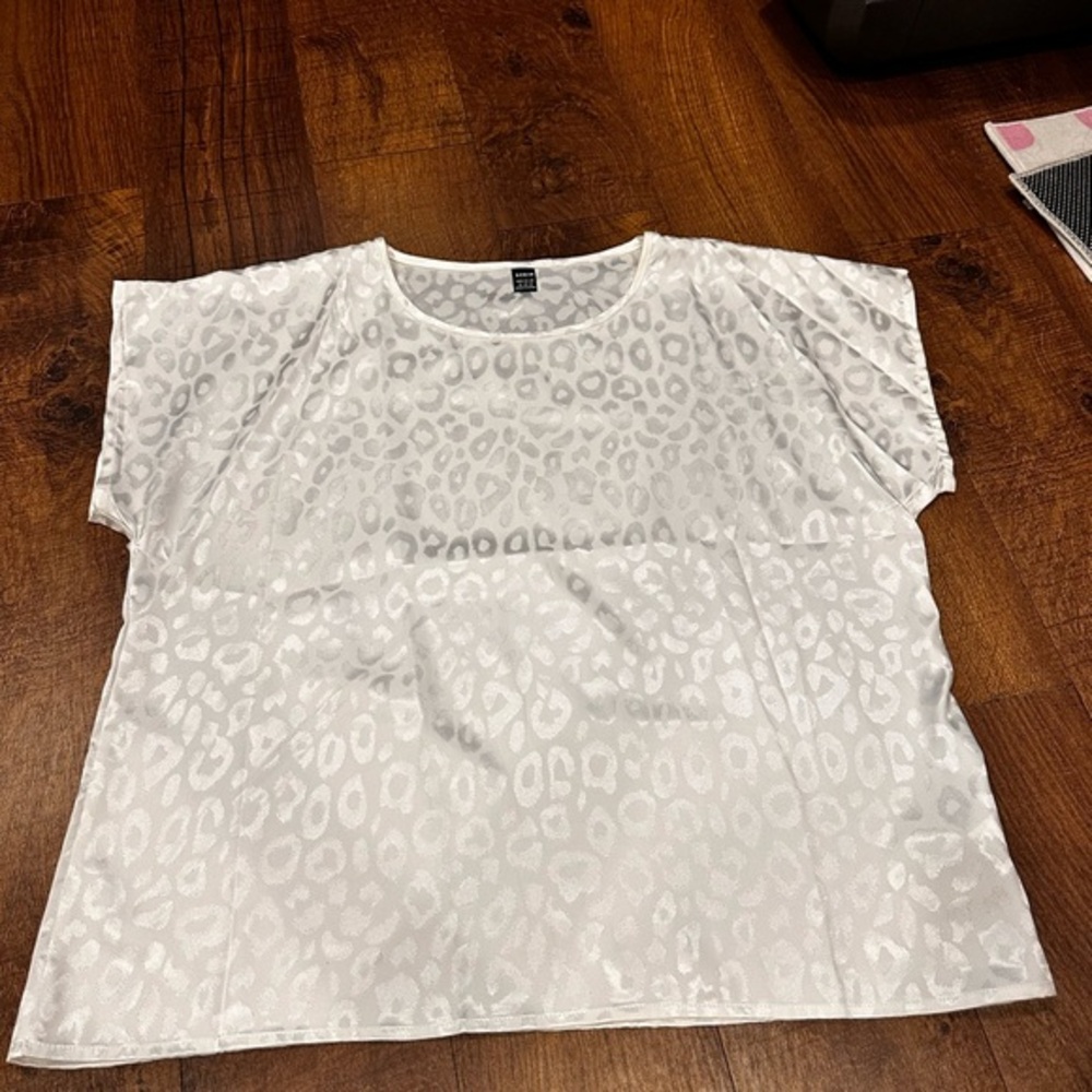 White Leopard Print Short Sleeve Tee